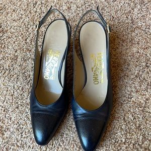 Navy Sling-back Salvatore Ferragamo size 7AA